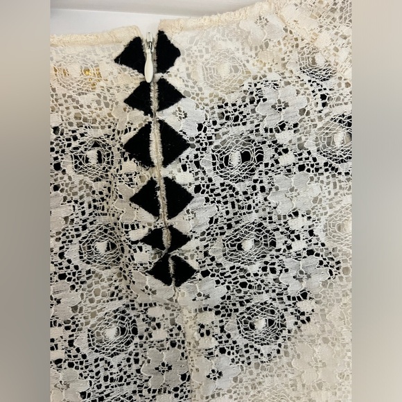 Maje guipure cream lace top with black embroidery sz 2 (@ US 8) - Picture 11 of 11